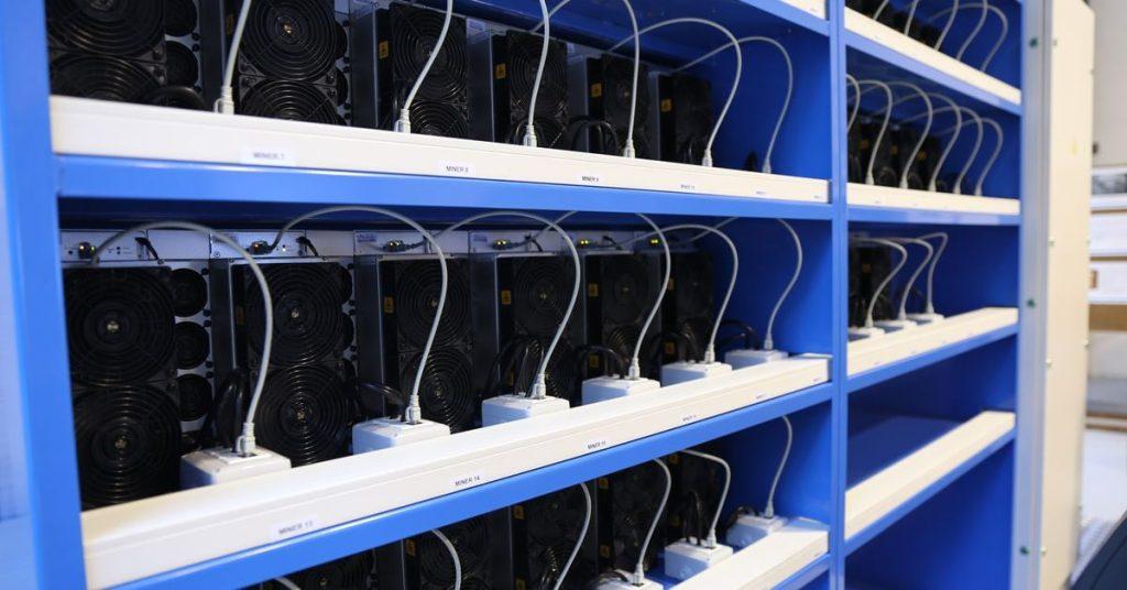 Discover Why Bitcoin Mining Is Undergoing Major Consolidation - Expert Insights